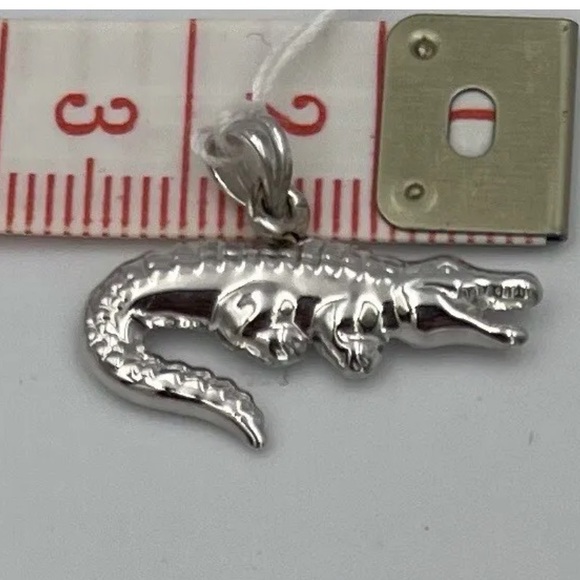 14k Gold Charm Alligator Shape 1.0 gram, NWT - Picture 3 of 3